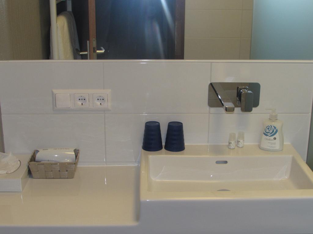 Gasthof Schiefer Zur Zugbruecke Kreuzen  Room photo